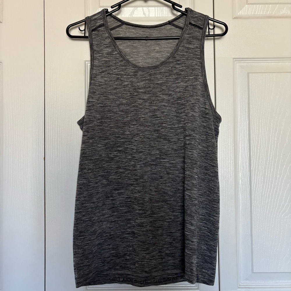 Mens Sz Small Lululemon Metal Vent tank perforated.